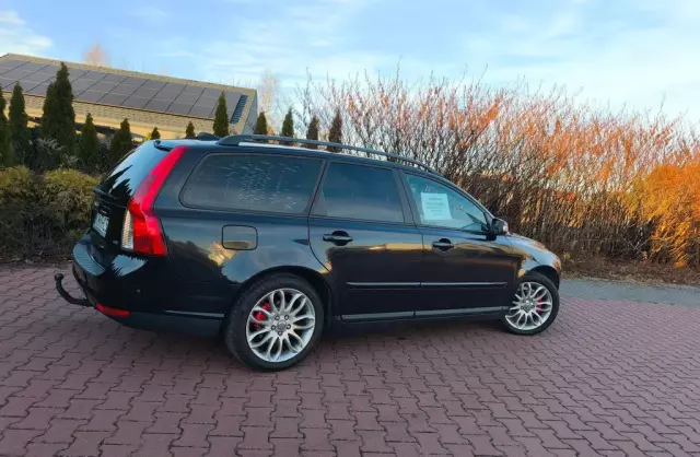 VOLVO V50 