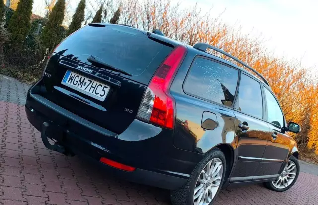 VOLVO V50 