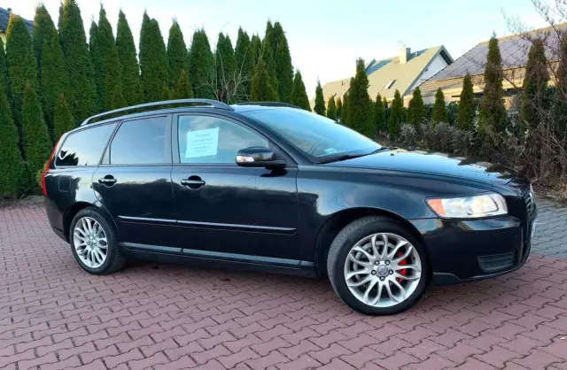 VOLVO V50 