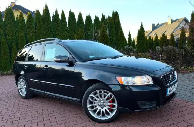 VOLVO V50 