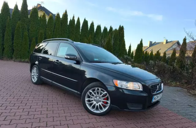 VOLVO V50 