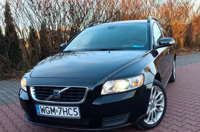 VOLVO V50 