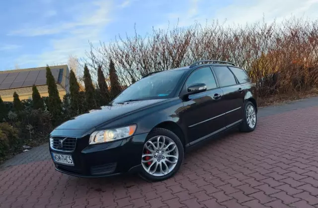 VOLVO V50 
