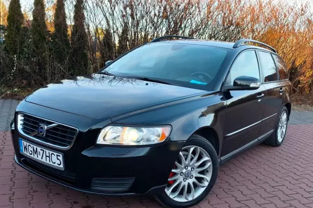 VOLVO V50 