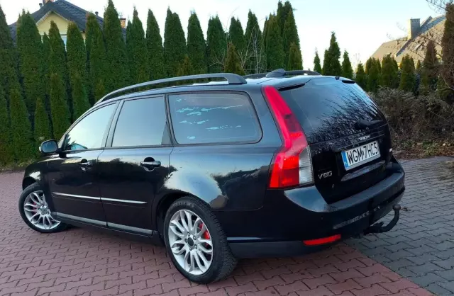 VOLVO V50 