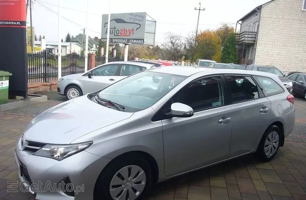 TOYOTA Auris 