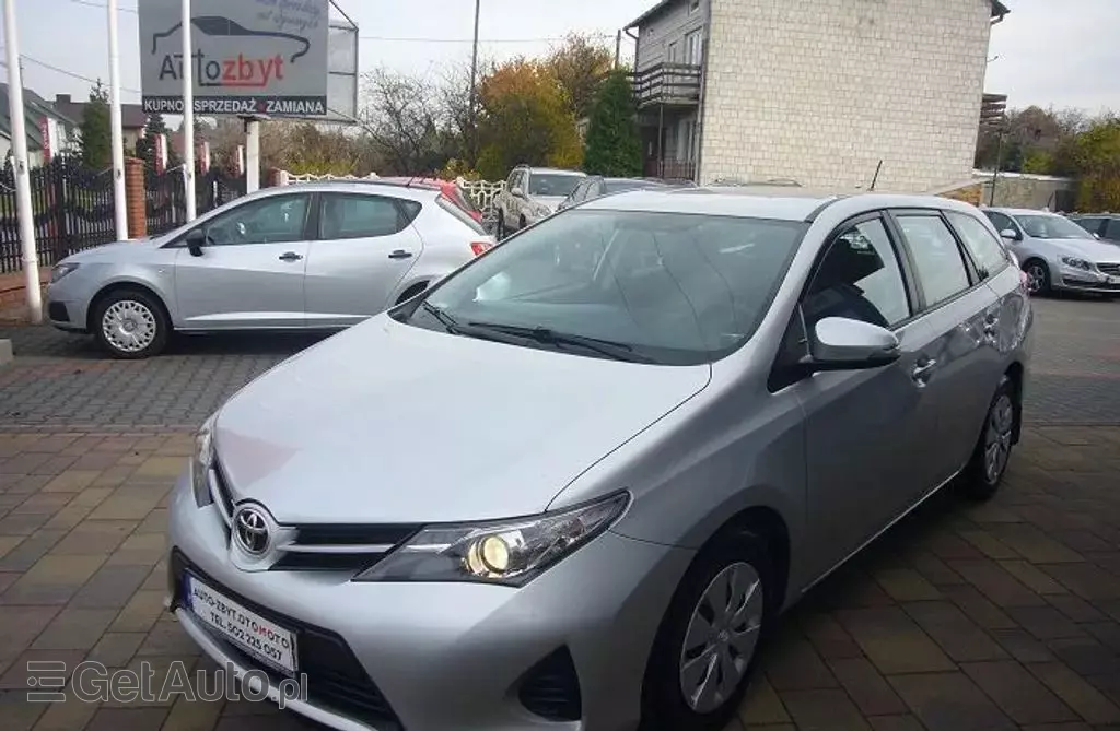 TOYOTA Auris 