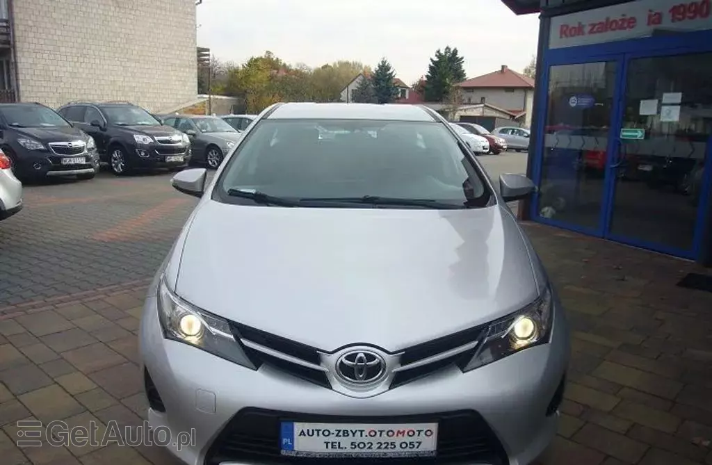 TOYOTA Auris 