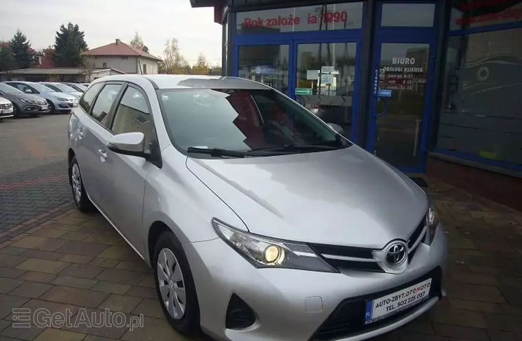 TOYOTA Auris 