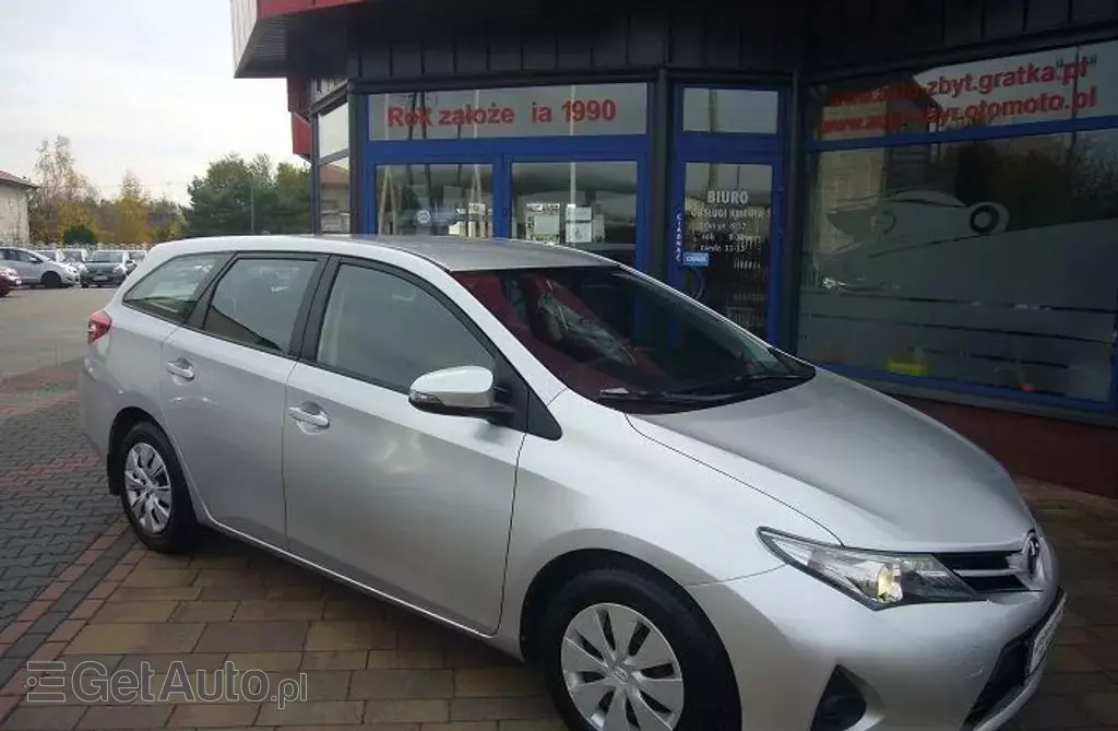 TOYOTA Auris 