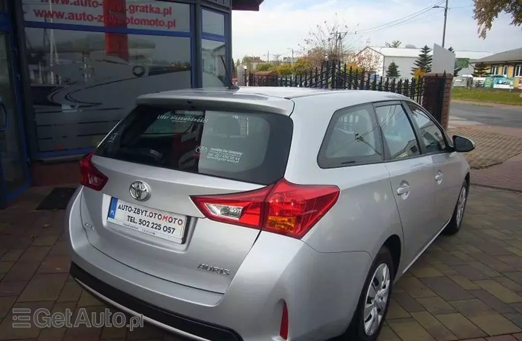 TOYOTA Auris 