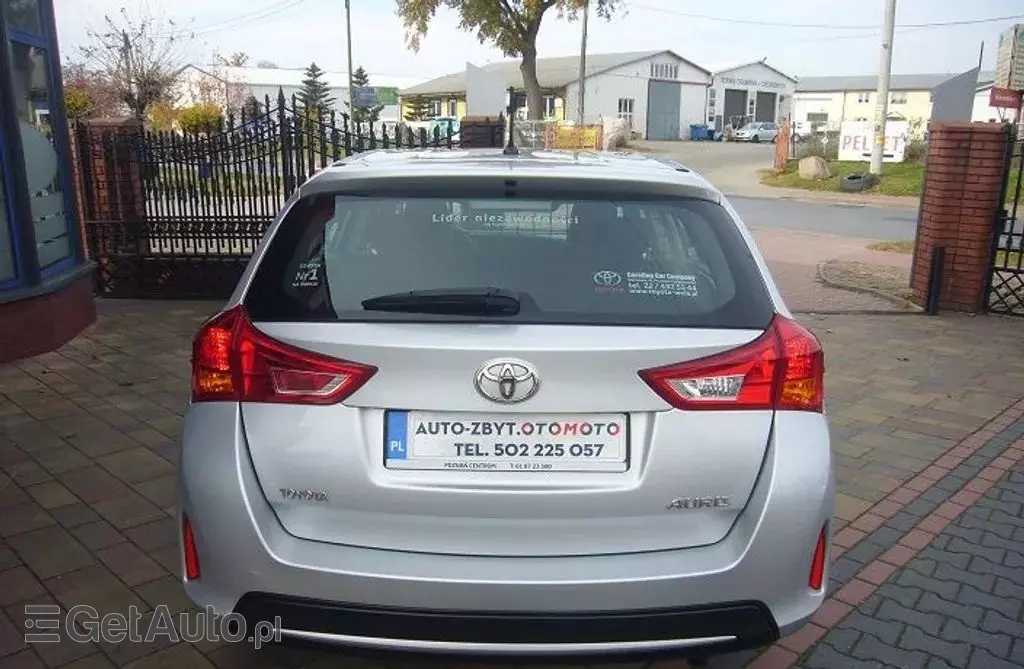 TOYOTA Auris 