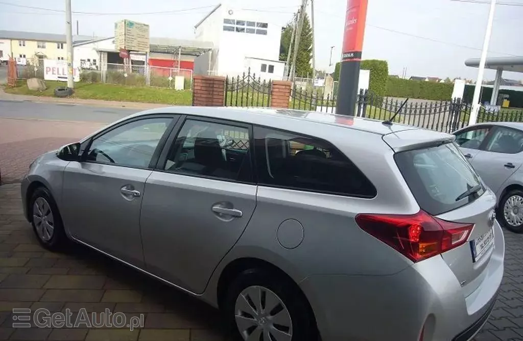 TOYOTA Auris 