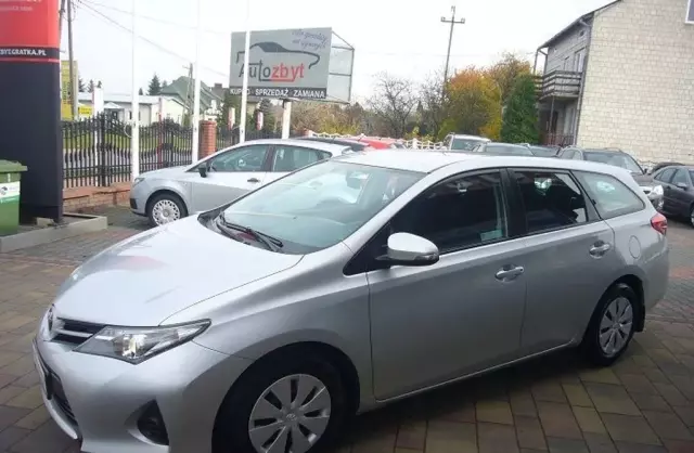 TOYOTA Auris 