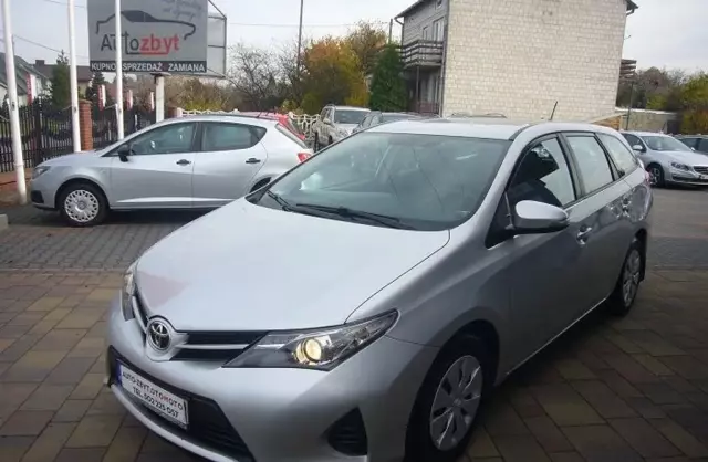 TOYOTA Auris 