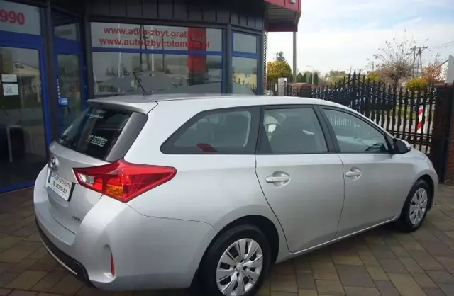 TOYOTA Auris 