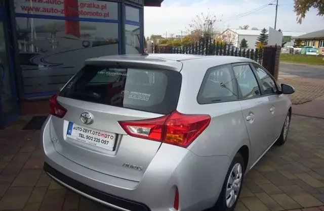 TOYOTA Auris 