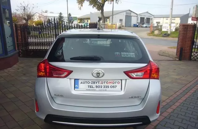 TOYOTA Auris 