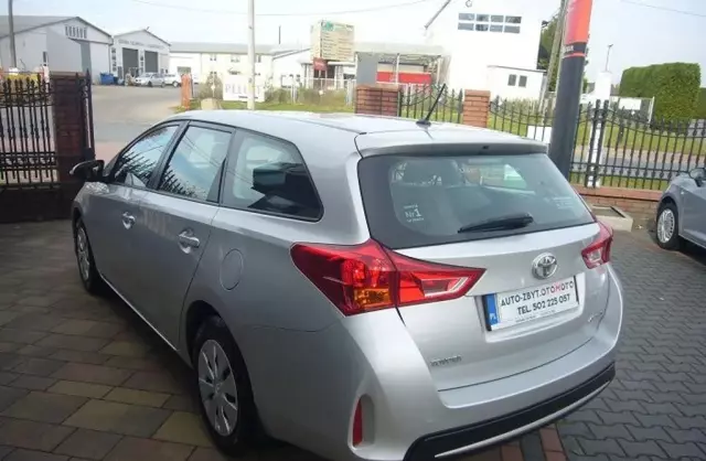 TOYOTA Auris 