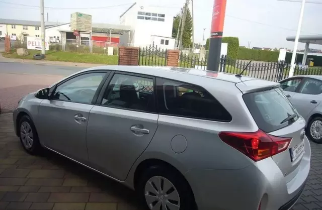 TOYOTA Auris 