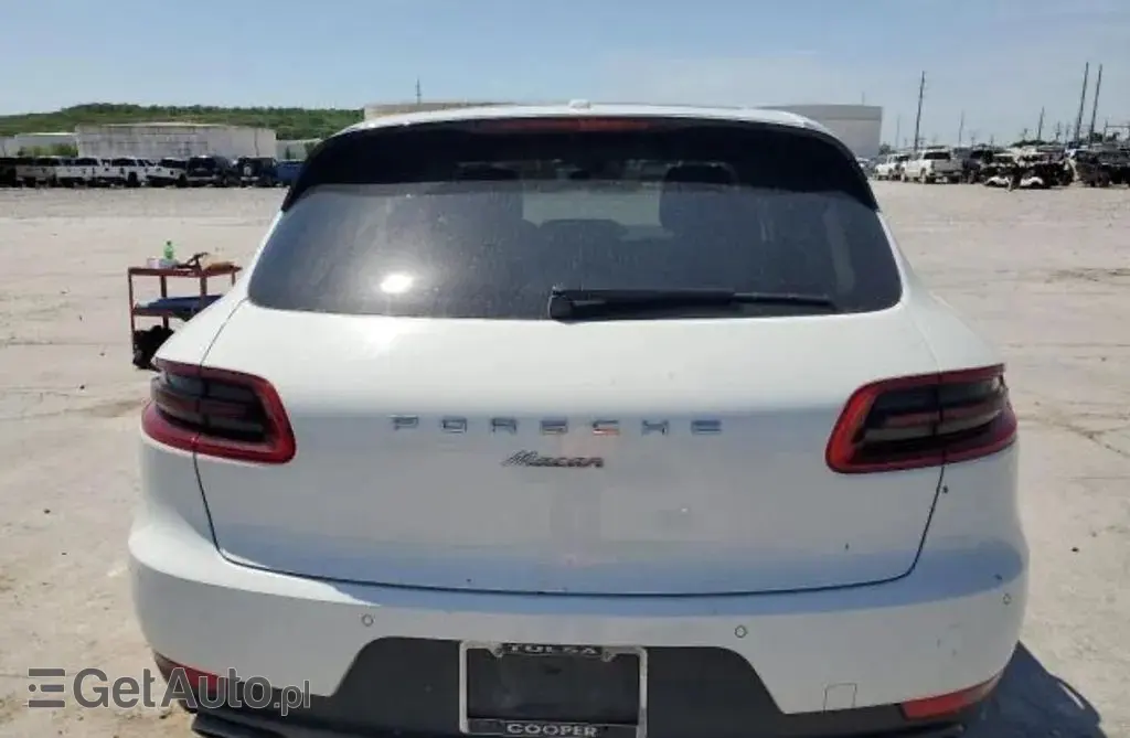 PORSCHE Macan 