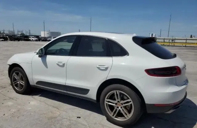 PORSCHE Macan 