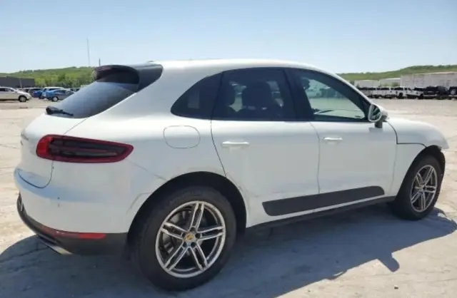 PORSCHE Macan 