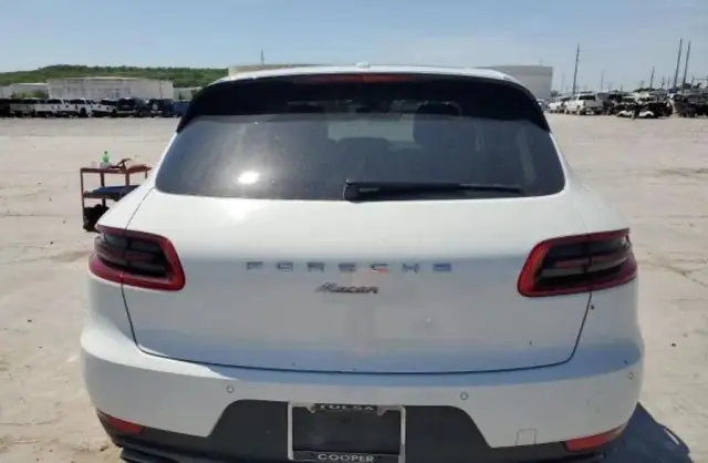 PORSCHE Macan 