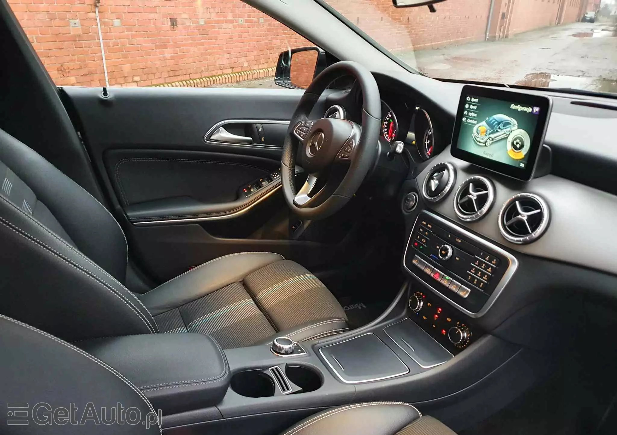 MERCEDES-BENZ CLA 180 7G-DCT