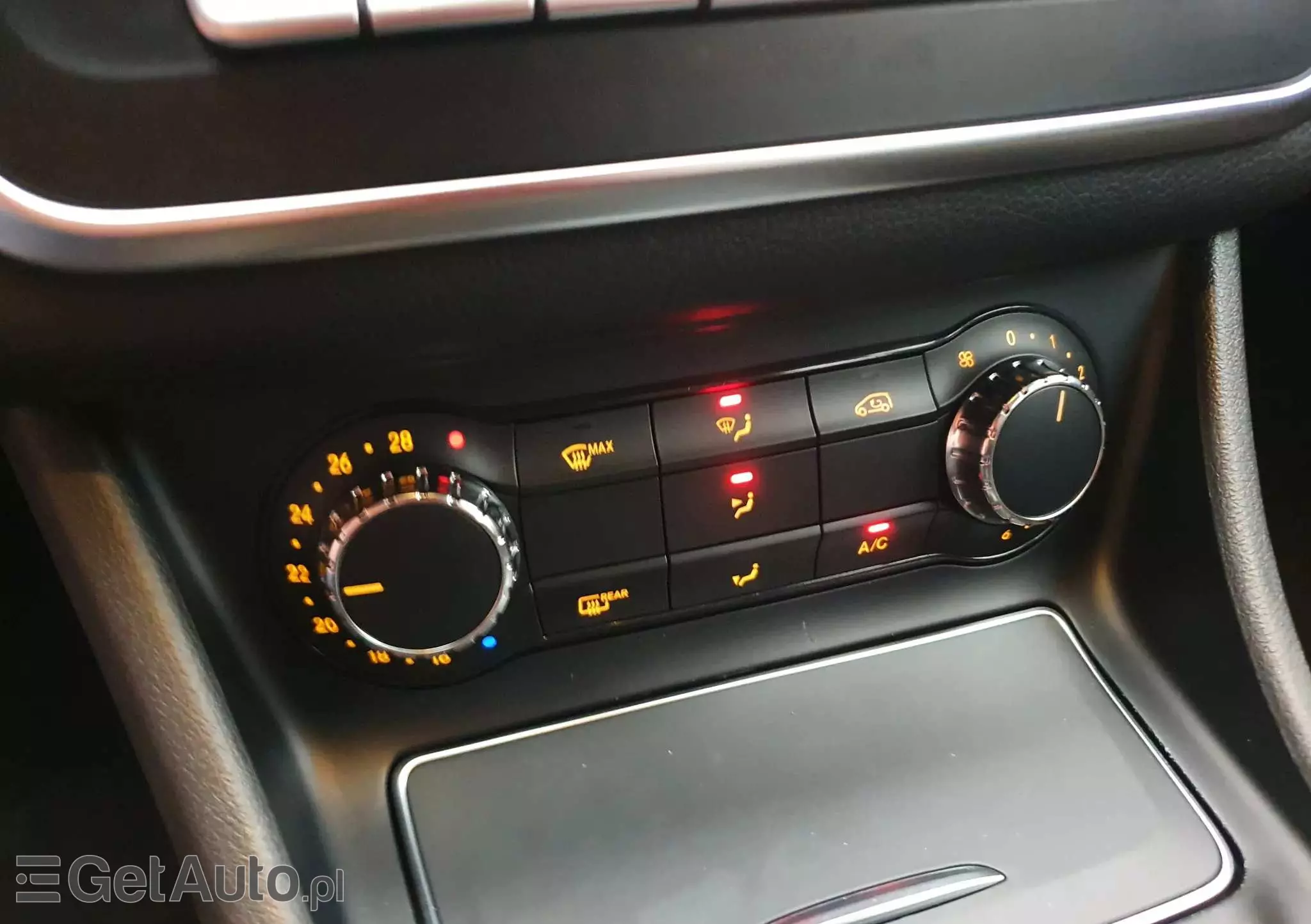 MERCEDES-BENZ CLA 180 7G-DCT