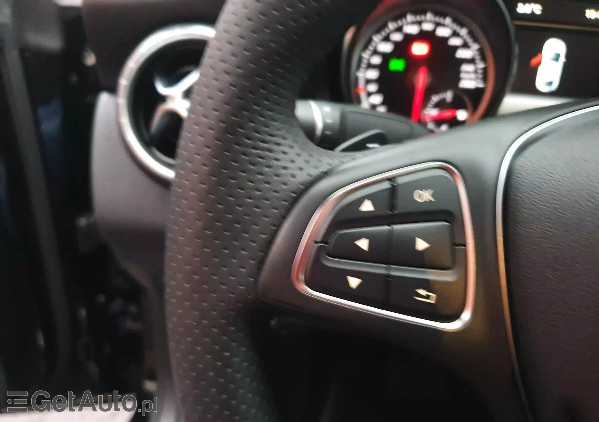 MERCEDES-BENZ CLA 180 7G-DCT