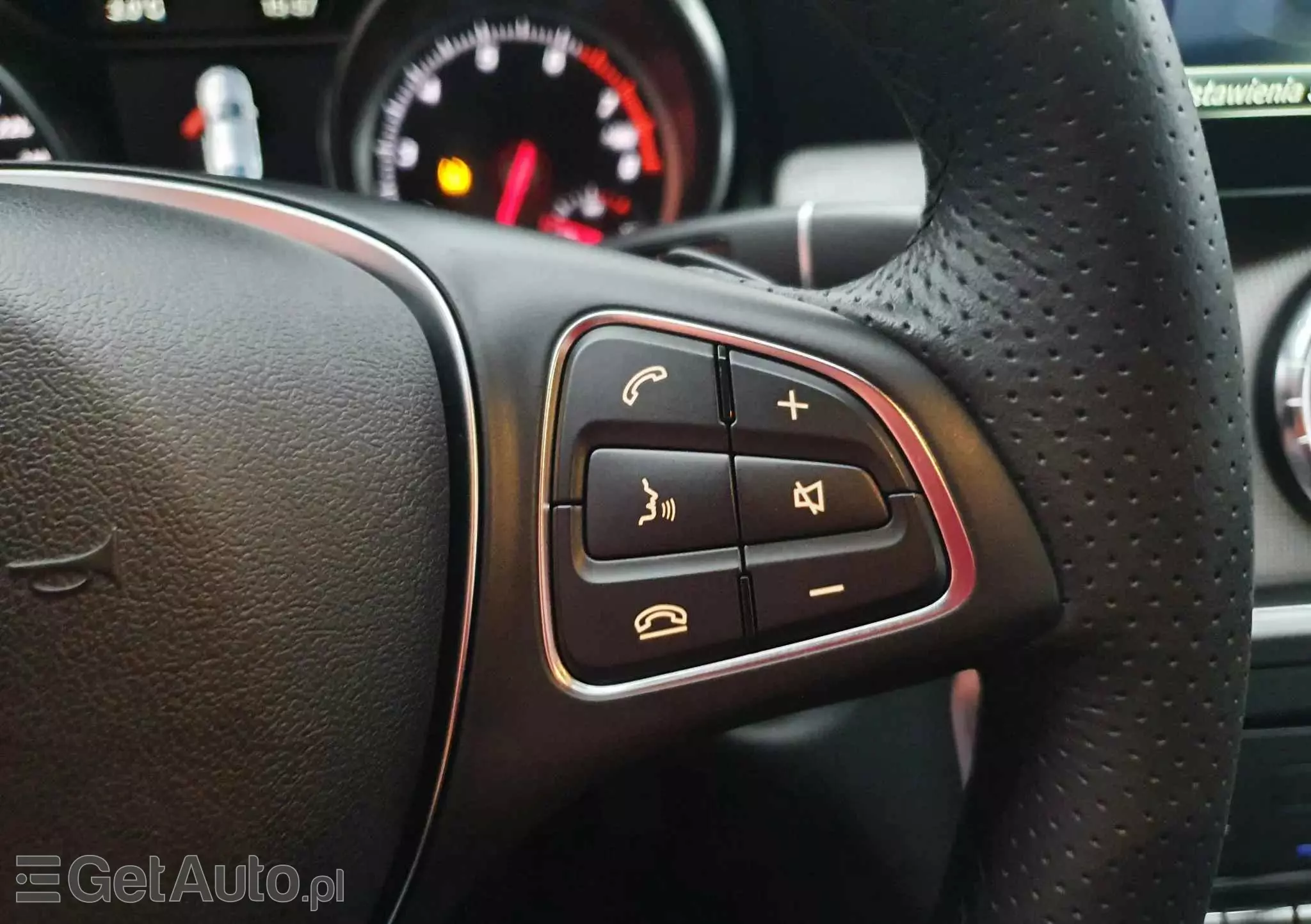 MERCEDES-BENZ CLA 180 7G-DCT