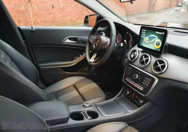 MERCEDES-BENZ CLA 180 7G-DCT