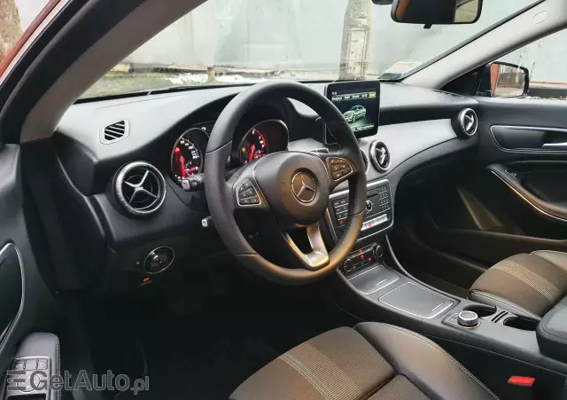 MERCEDES-BENZ CLA 180 7G-DCT