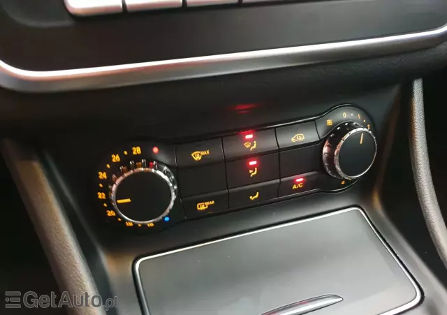 MERCEDES-BENZ CLA 180 7G-DCT