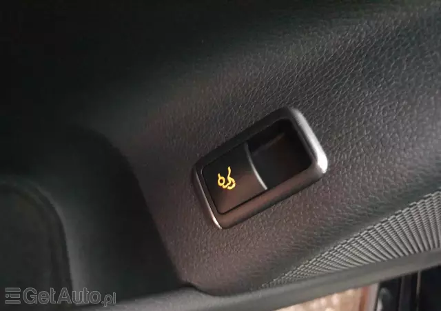 MERCEDES-BENZ CLA 180 7G-DCT