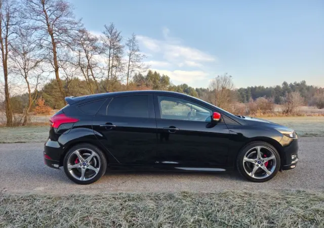 FORD Focus 1.0 EcoBoost ST-Line Red ASS