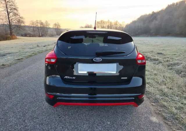 FORD Focus 1.0 EcoBoost ST-Line Red ASS