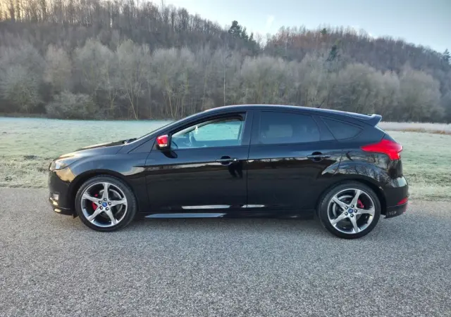 FORD Focus 1.0 EcoBoost ST-Line Red ASS