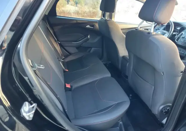 FORD Focus 1.0 EcoBoost ST-Line Red ASS