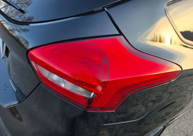 FORD Focus 1.0 EcoBoost ST-Line Red ASS