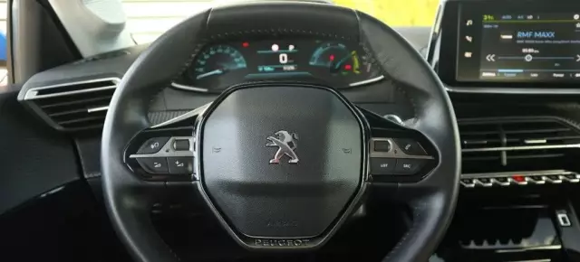 PEUGEOT 208 