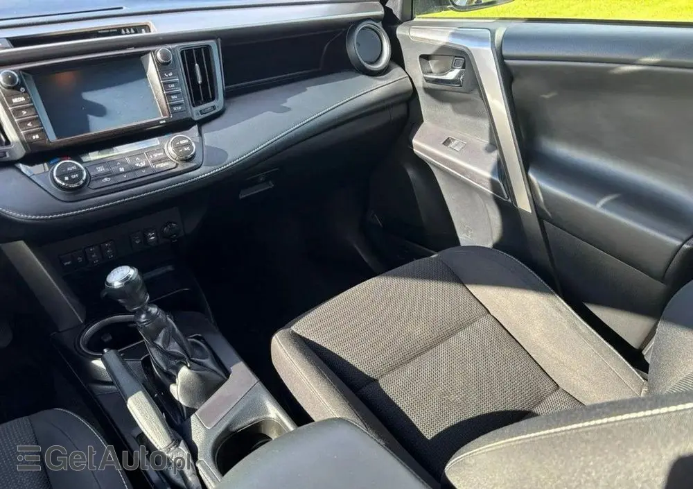 TOYOTA RAV4 2.0 Active 4x4