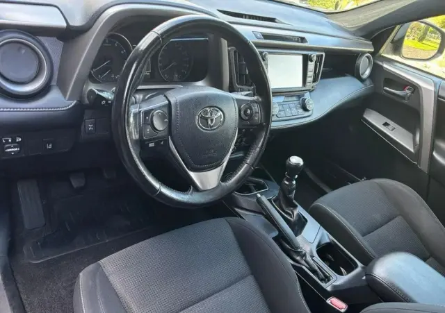 TOYOTA RAV4 2.0 Active 4x4