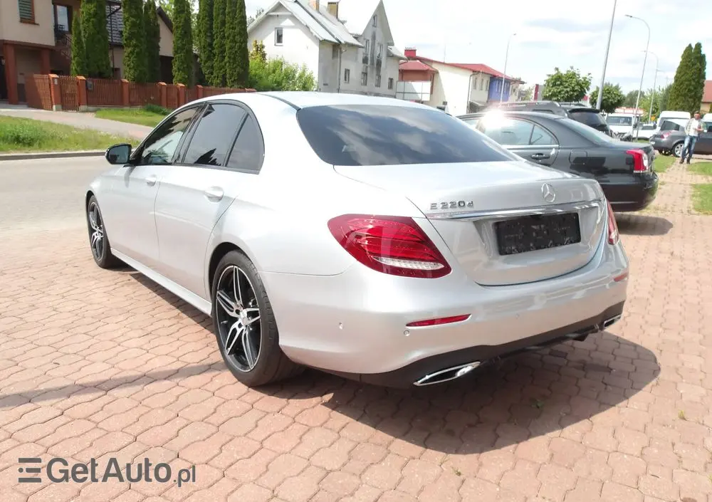 MERCEDES-BENZ Klasa E 220 d 9G-TRONIC AMG Line