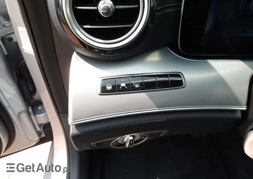 MERCEDES-BENZ Klasa E 220 d 9G-TRONIC AMG Line