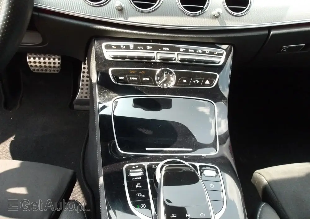 MERCEDES-BENZ Klasa E 220 d 9G-TRONIC AMG Line