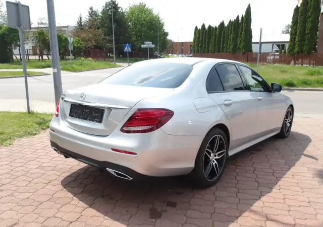 MERCEDES-BENZ Klasa E 220 d 9G-TRONIC AMG Line
