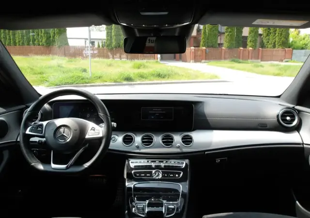 MERCEDES-BENZ Klasa E 220 d 9G-TRONIC AMG Line