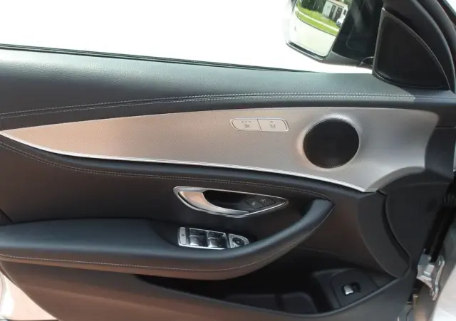 MERCEDES-BENZ Klasa E 220 d 9G-TRONIC AMG Line